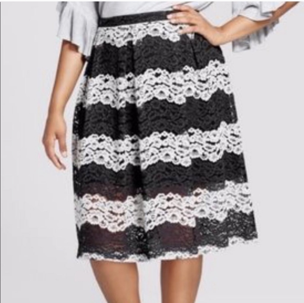 Who What Wear black & white floral lace skirt